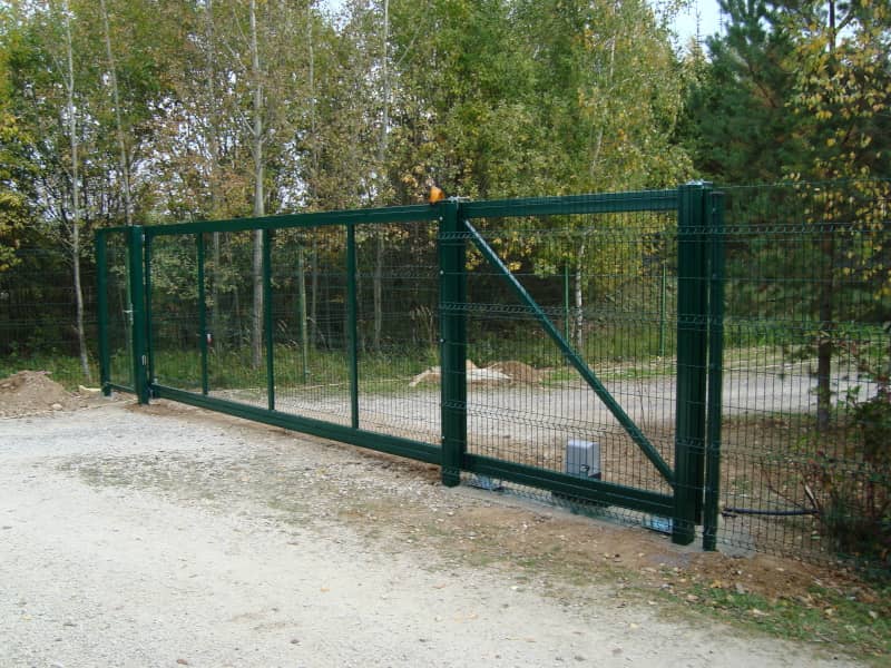 Сетчатый забор DoorHan в Магадане с установкой