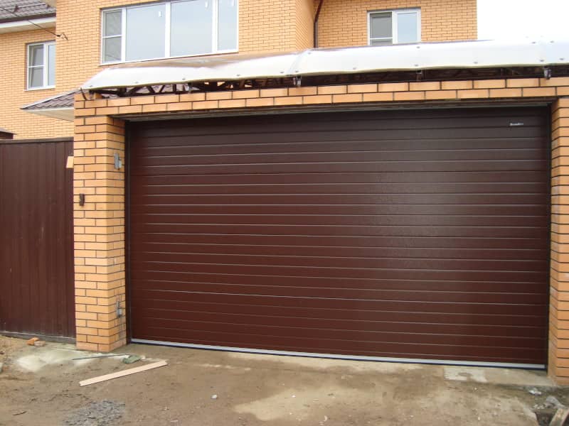Секционные ворота DoorHan в Магадане с установкой