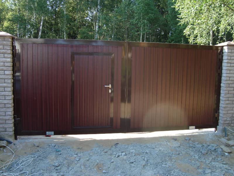 Уличные ворота DoorHan в Магадане с установкой
